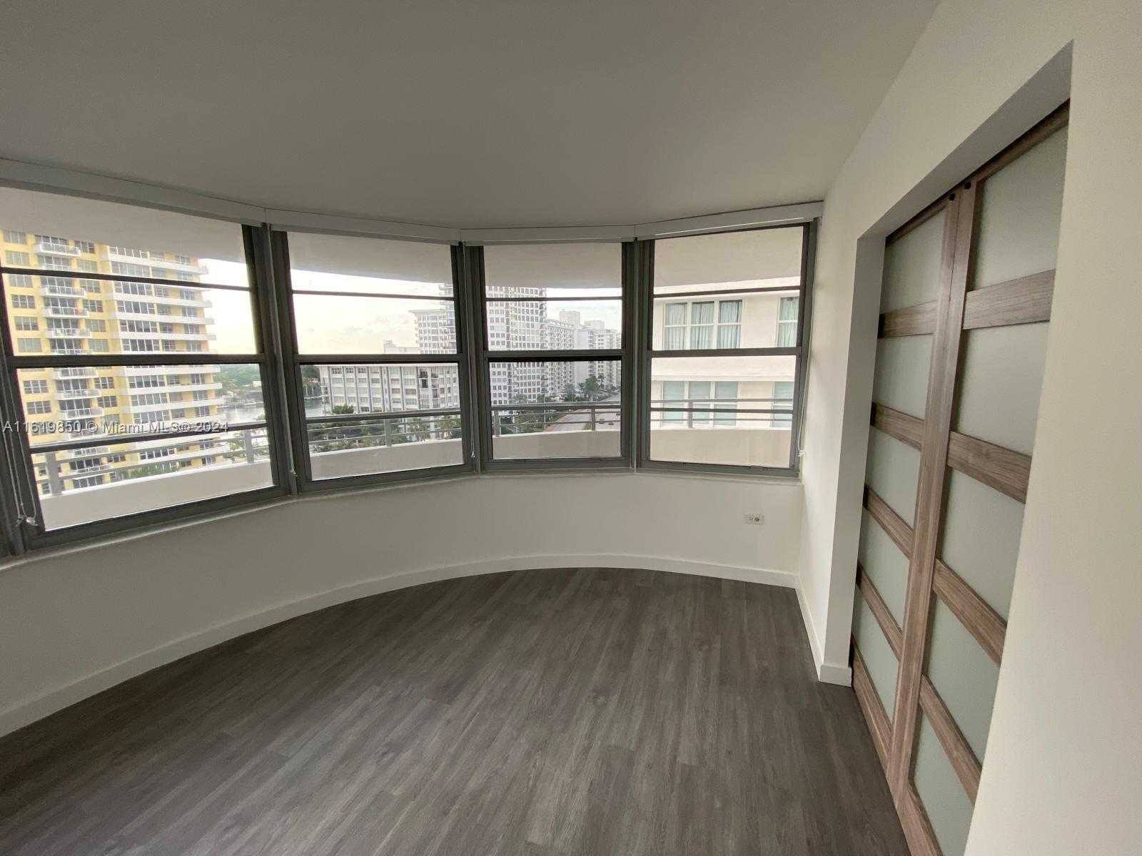 Small Image of 5555 COLLINS AVE #10B, Miami Beach Number 2
