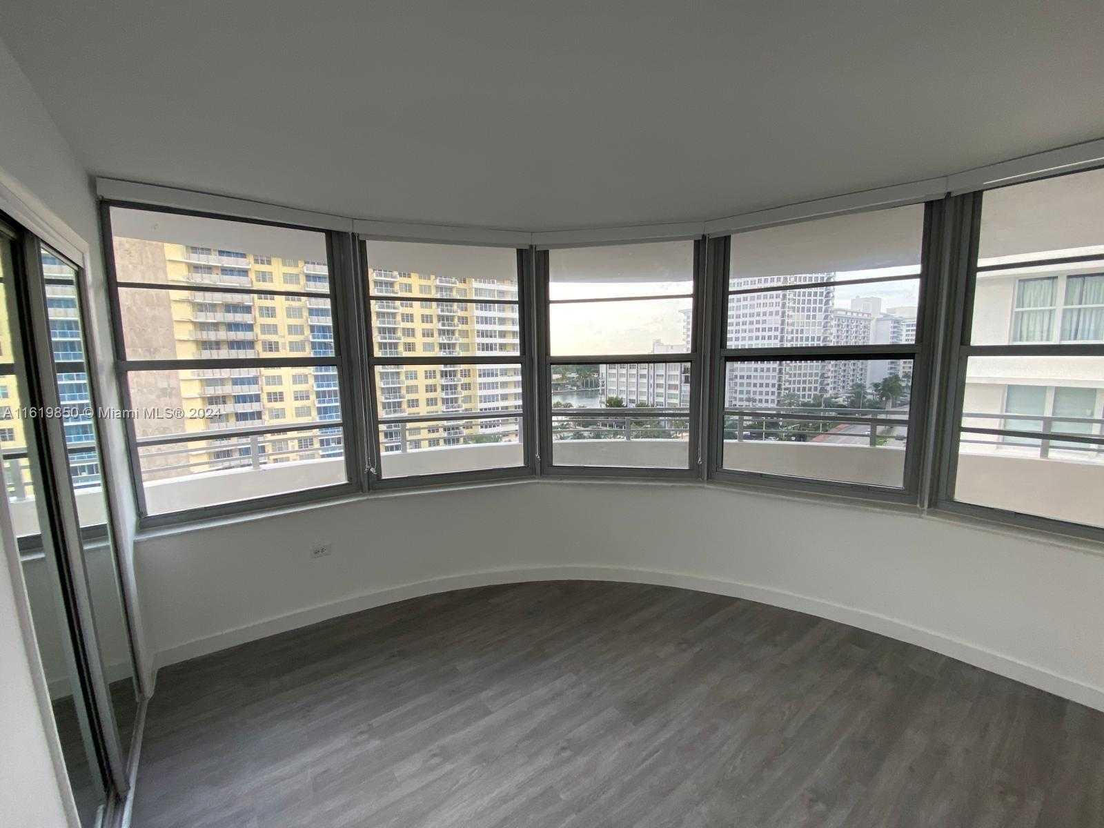 Small Image of 5555 COLLINS AVE #10B, Miami Beach Number 4