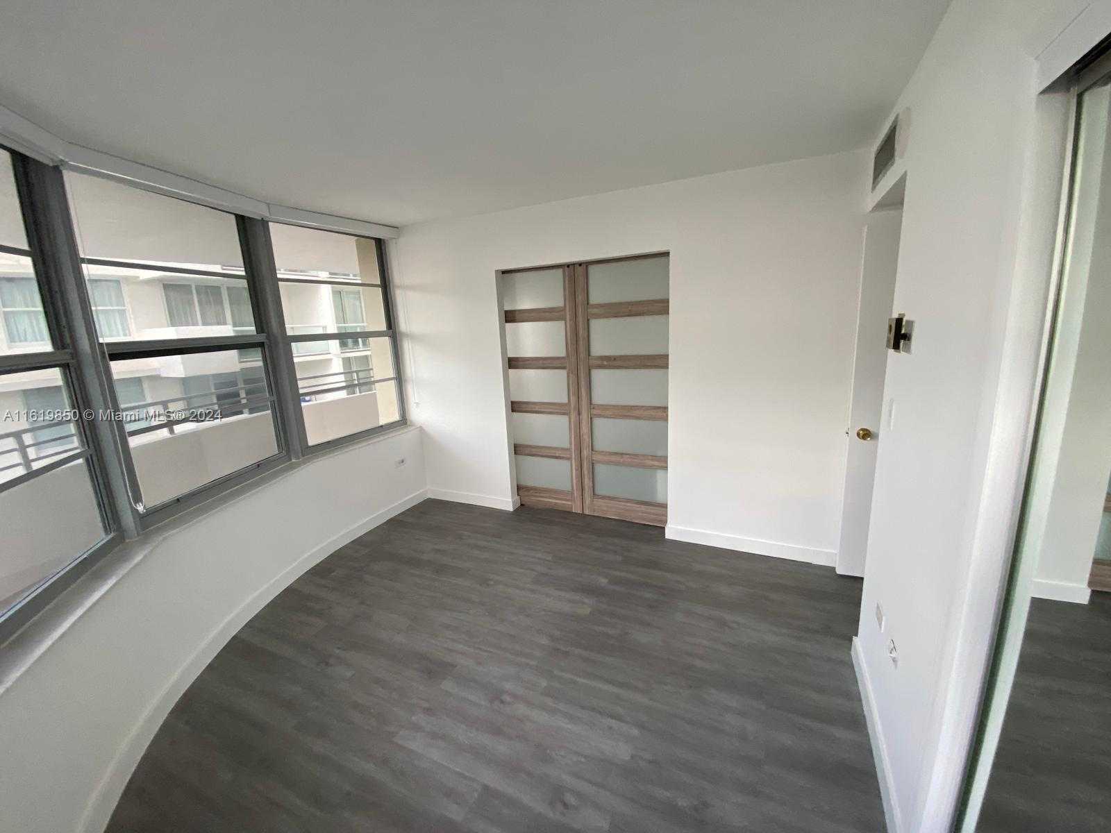 Small Image of 5555 COLLINS AVE #10B, Miami Beach Number 5