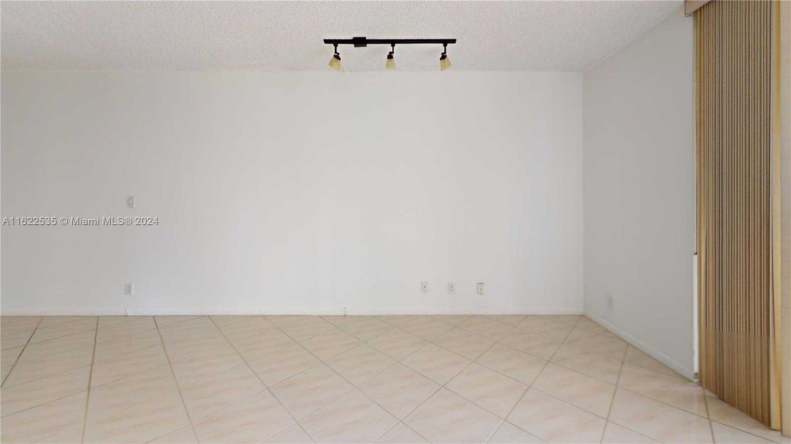 Small Image of 2500 PARKVIEW DR #417, Hallandale Beach Number 9