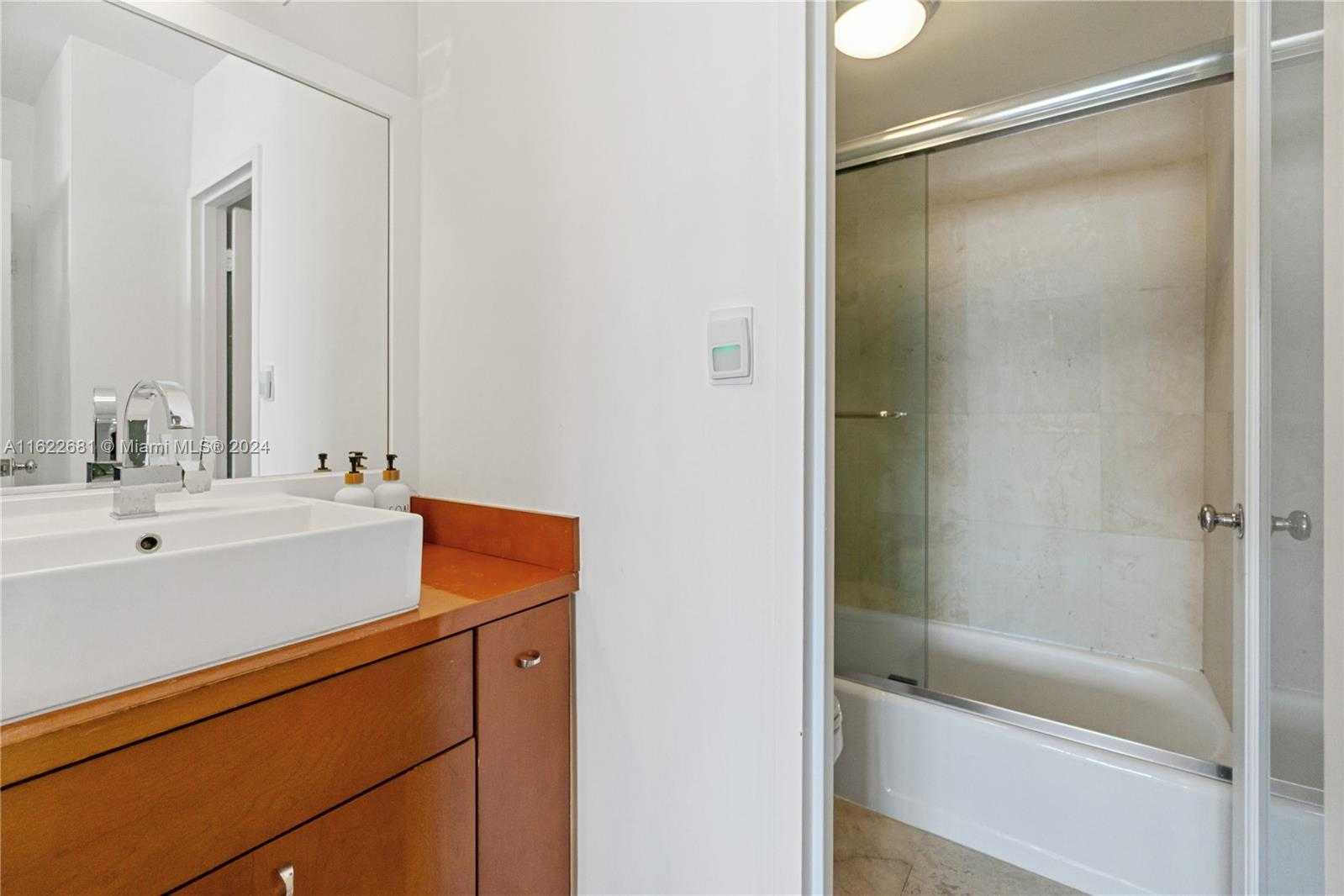 Small Image of 100 LINCOLN RD #1422, Miami Beach Number 21
