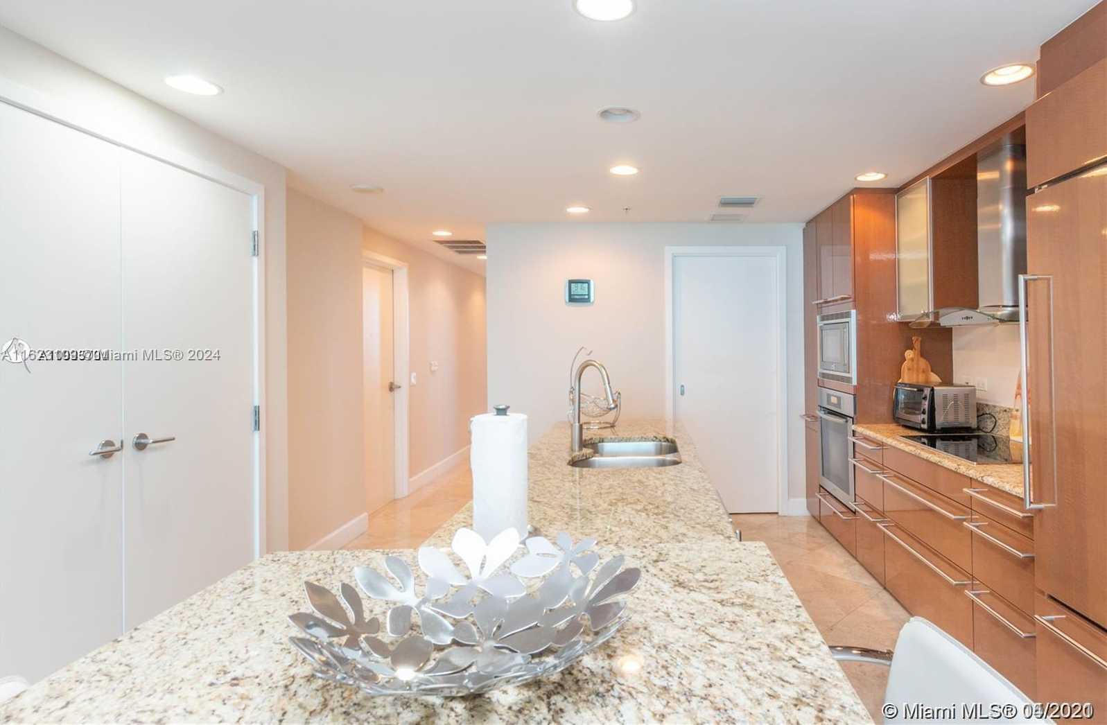 Small Image of 3801 COLLINS AVE #1102, Miami Beach Number 4