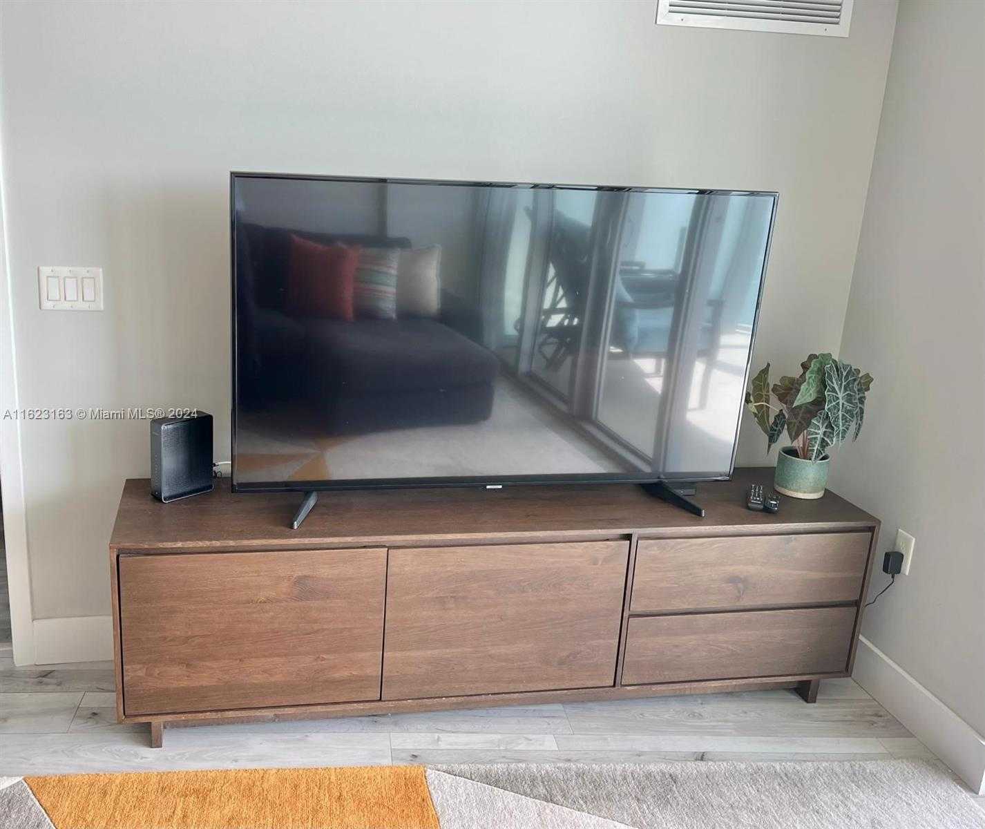 Small Image of 6620 INDIAN CREEK DR #509, Miami Beach Number 12