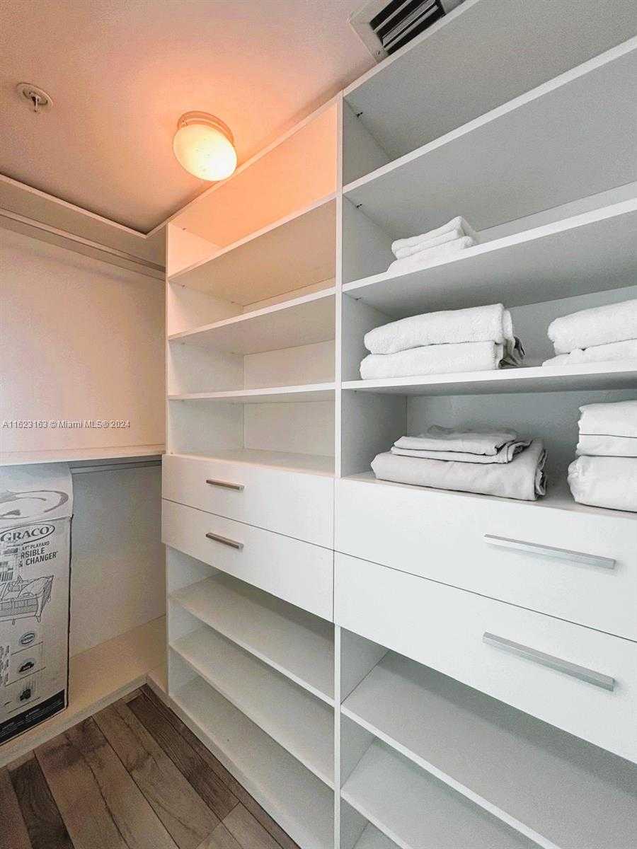 Small Image of 6620 INDIAN CREEK DR #509, Miami Beach Number 19