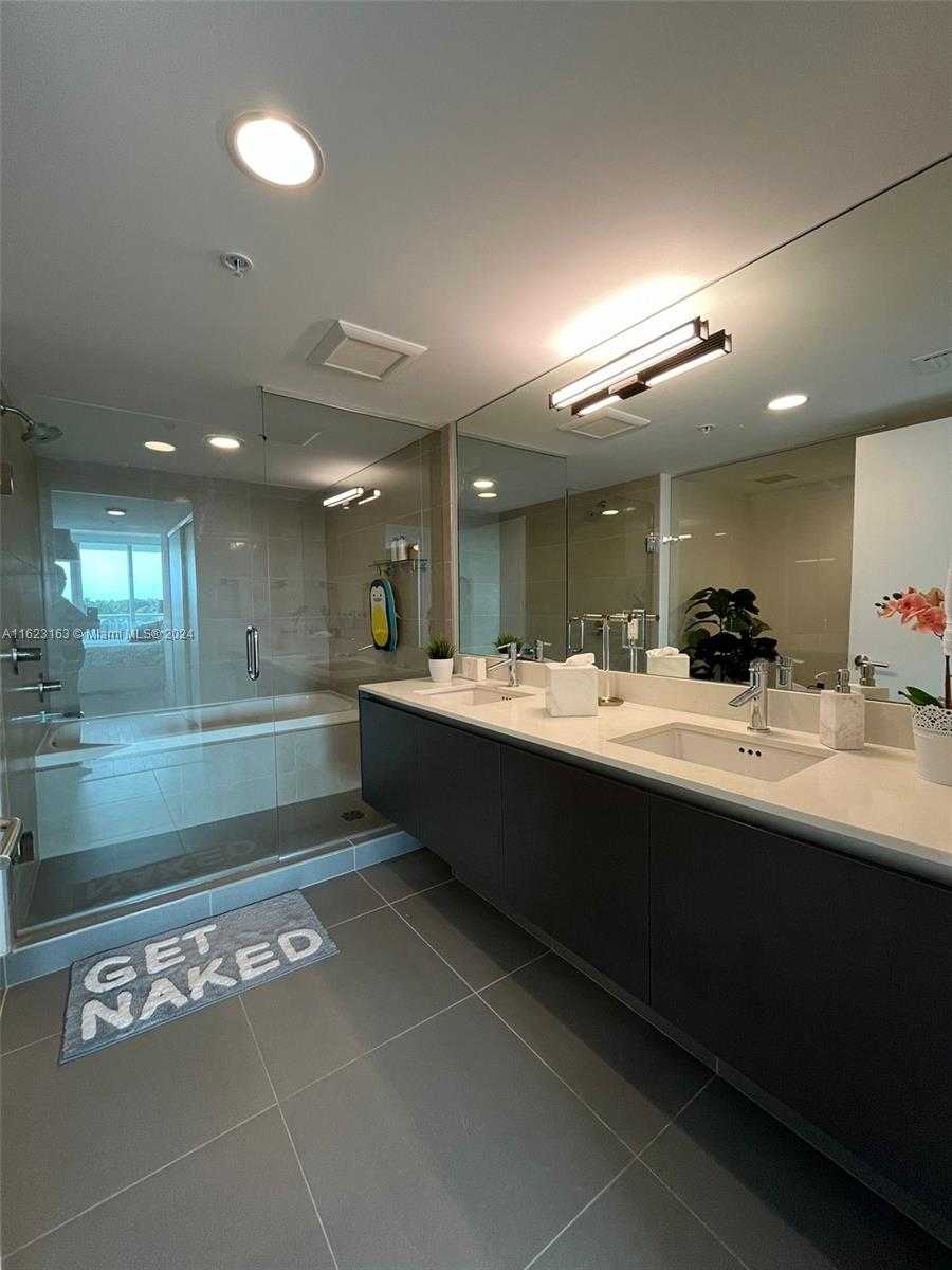 Small Image of 6620 INDIAN CREEK DR #509, Miami Beach Number 20