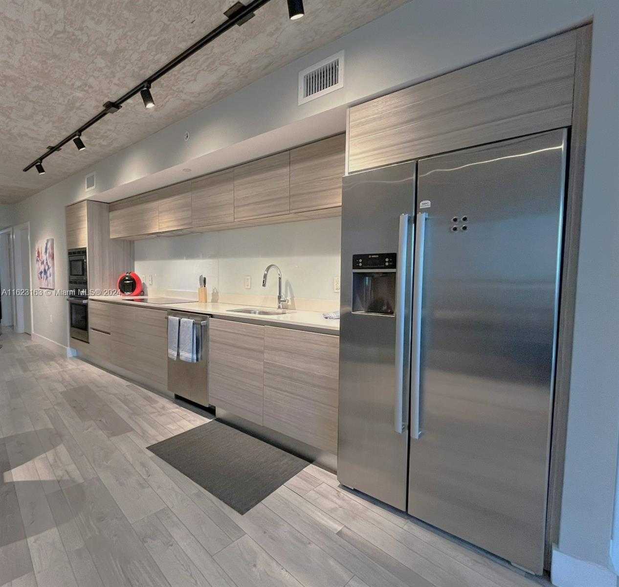 Small Image of 6620 INDIAN CREEK DR #509, Miami Beach Number 9
