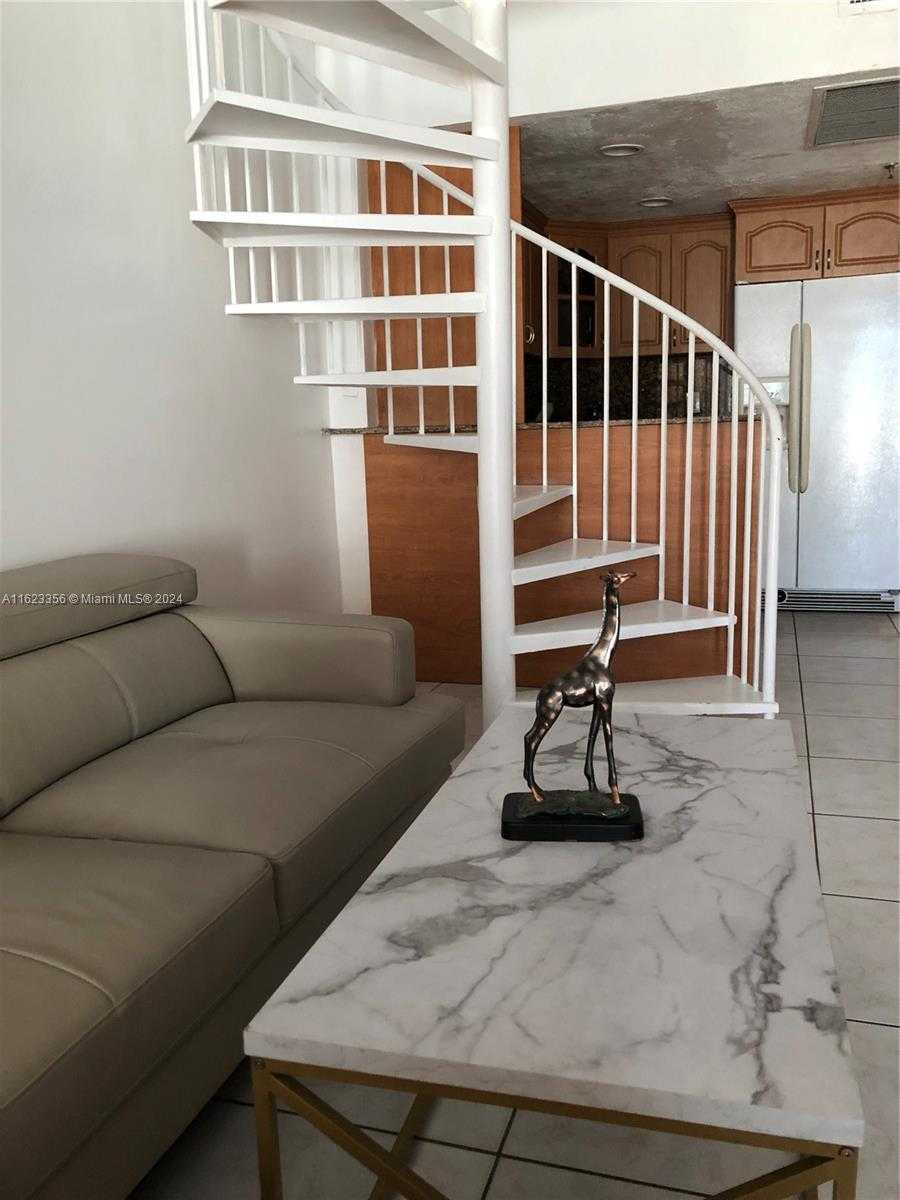 Small Image of 5445 COLLINS AVE #TH-7, Miami Beach Number 2