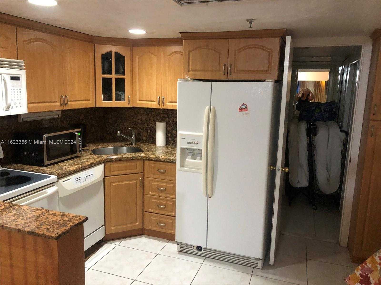 Small Image of 5445 COLLINS AVE #TH-7, Miami Beach Number 9