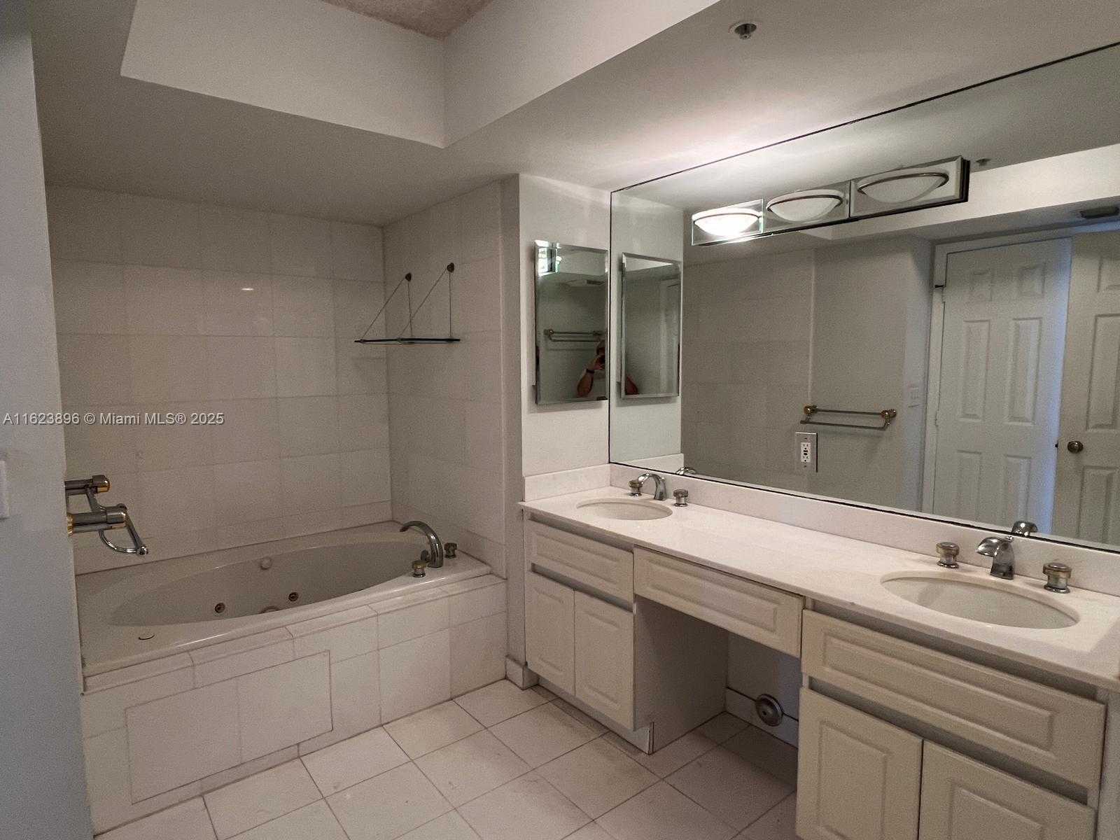 Small Image of 6301 COLLINS AVE #3002, Miami Beach Number 15
