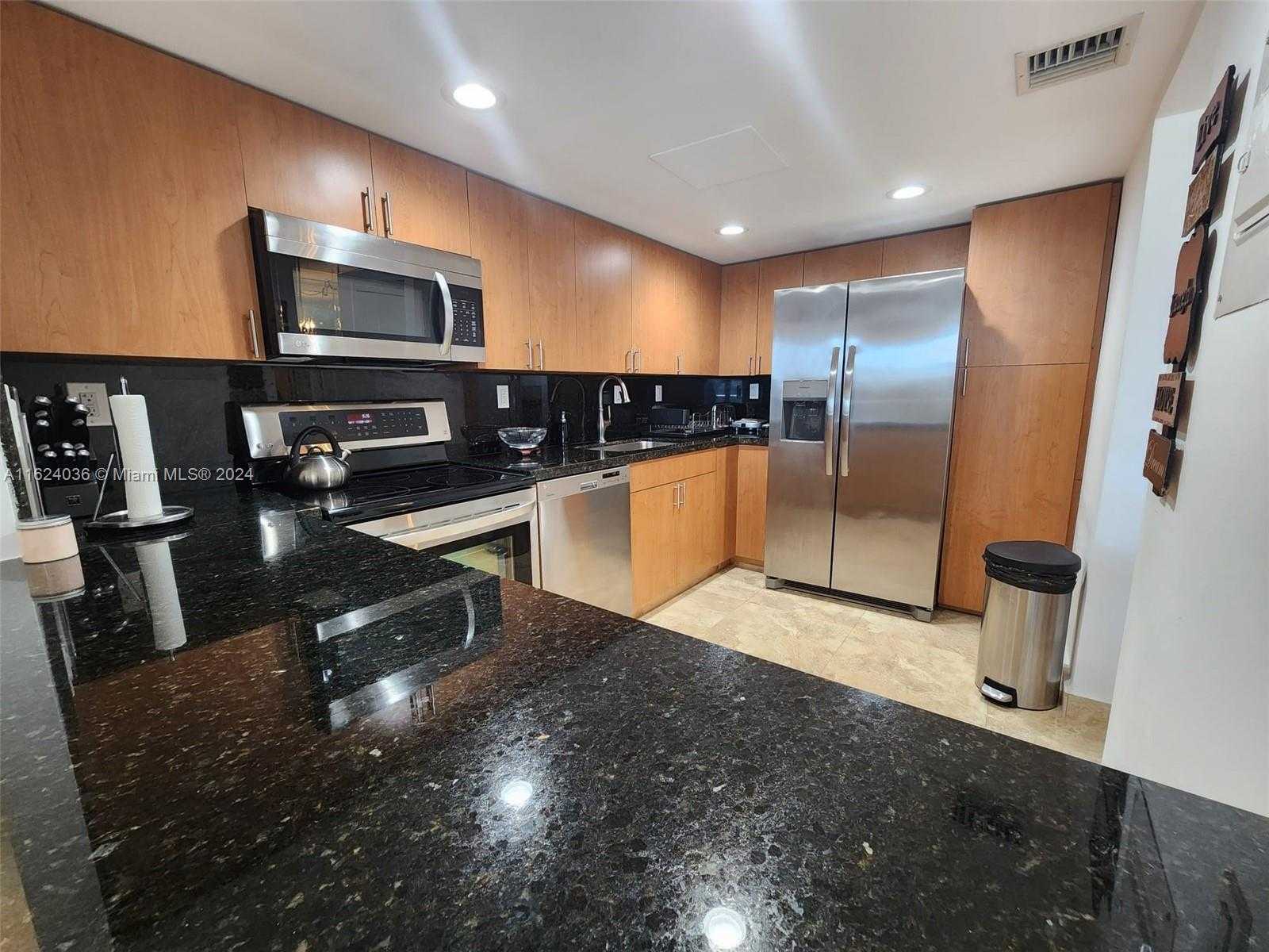 Small Image of 3731 NORTH COUNTRY CLUB DR #2127, Aventura Number 12