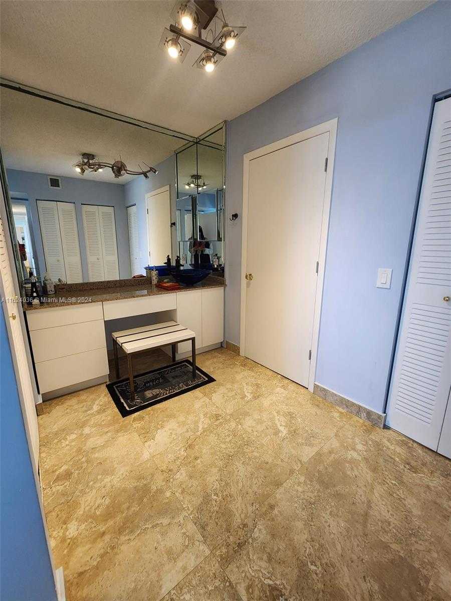 Small Image of 3731 NORTH COUNTRY CLUB DR #2127, Aventura Number 37