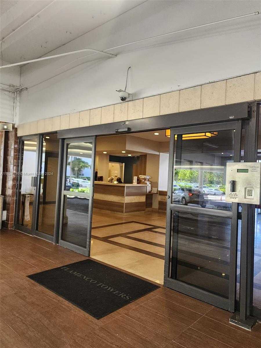Small Image of 3731 NORTH COUNTRY CLUB DR #2127, Aventura Number 4
