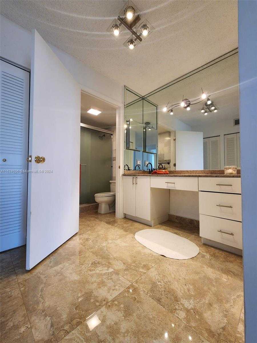 Small Image of 3731 NORTH COUNTRY CLUB DR #2127, Aventura Number 43