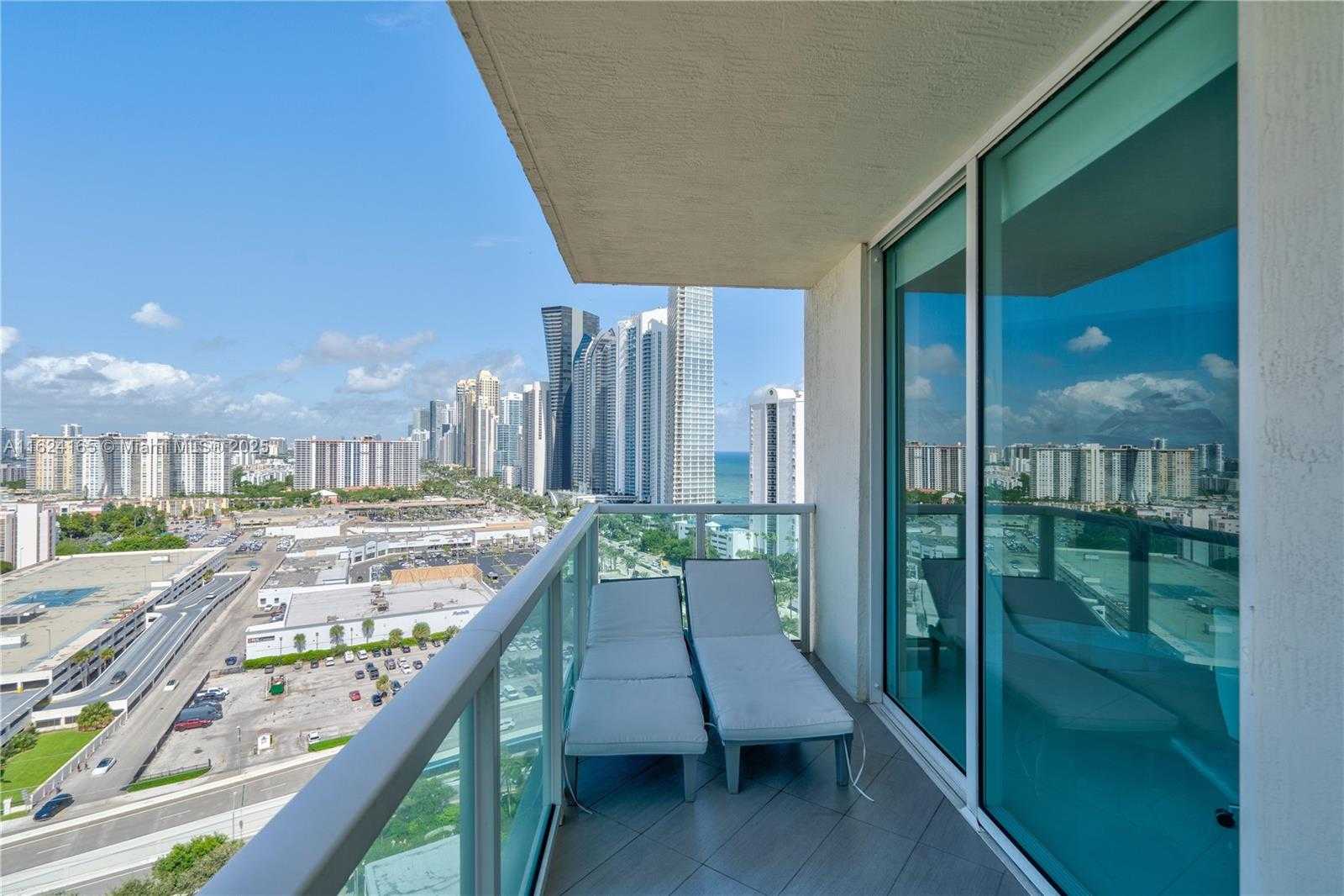 Small Image of 150 SUNNY ISLES BLVD #1-UPH2, Sunny Isles Beach Number 4