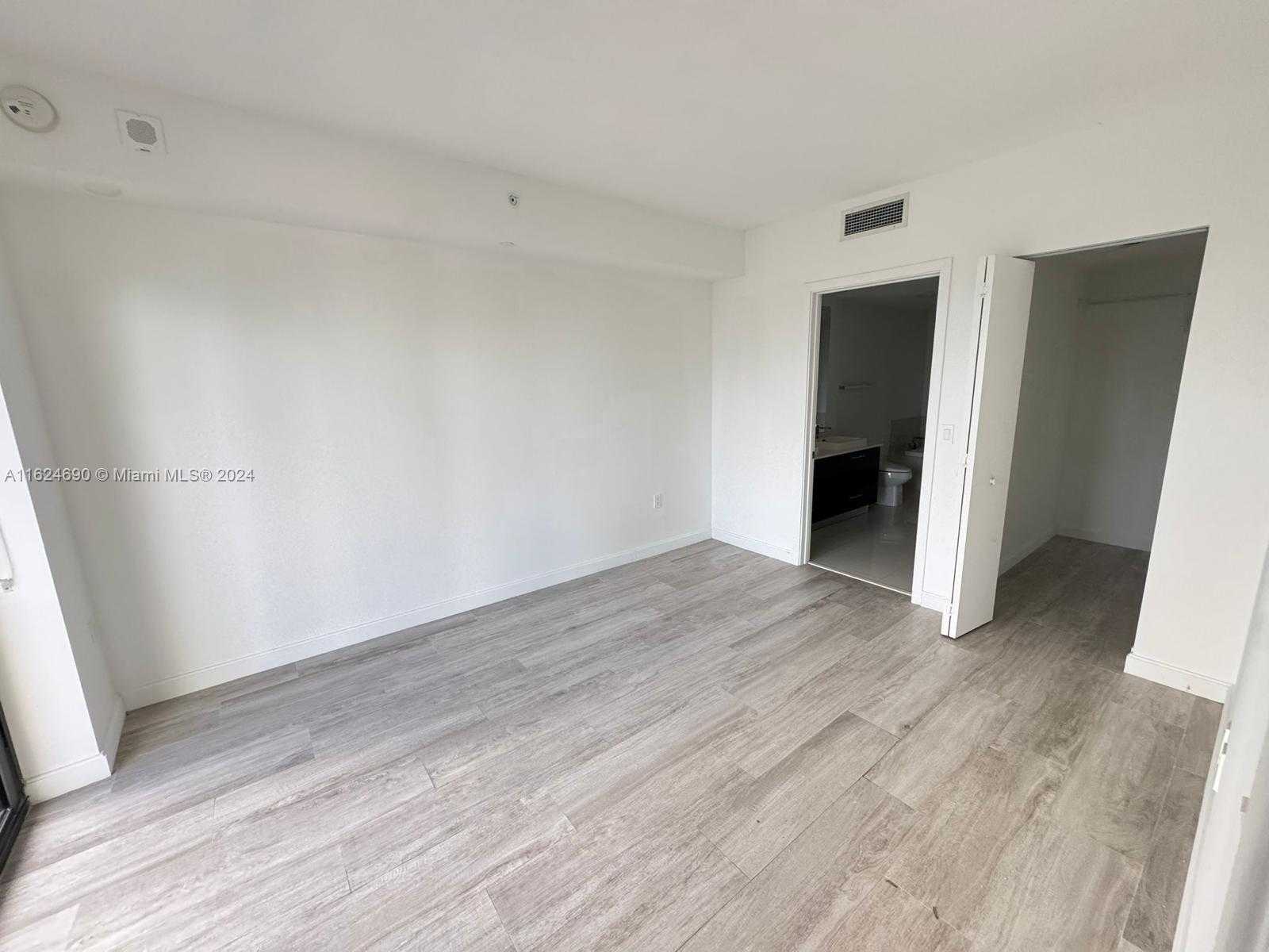 Small Image of 55 SOUTH WEST 9TH ST #3903, Miami Number 4
