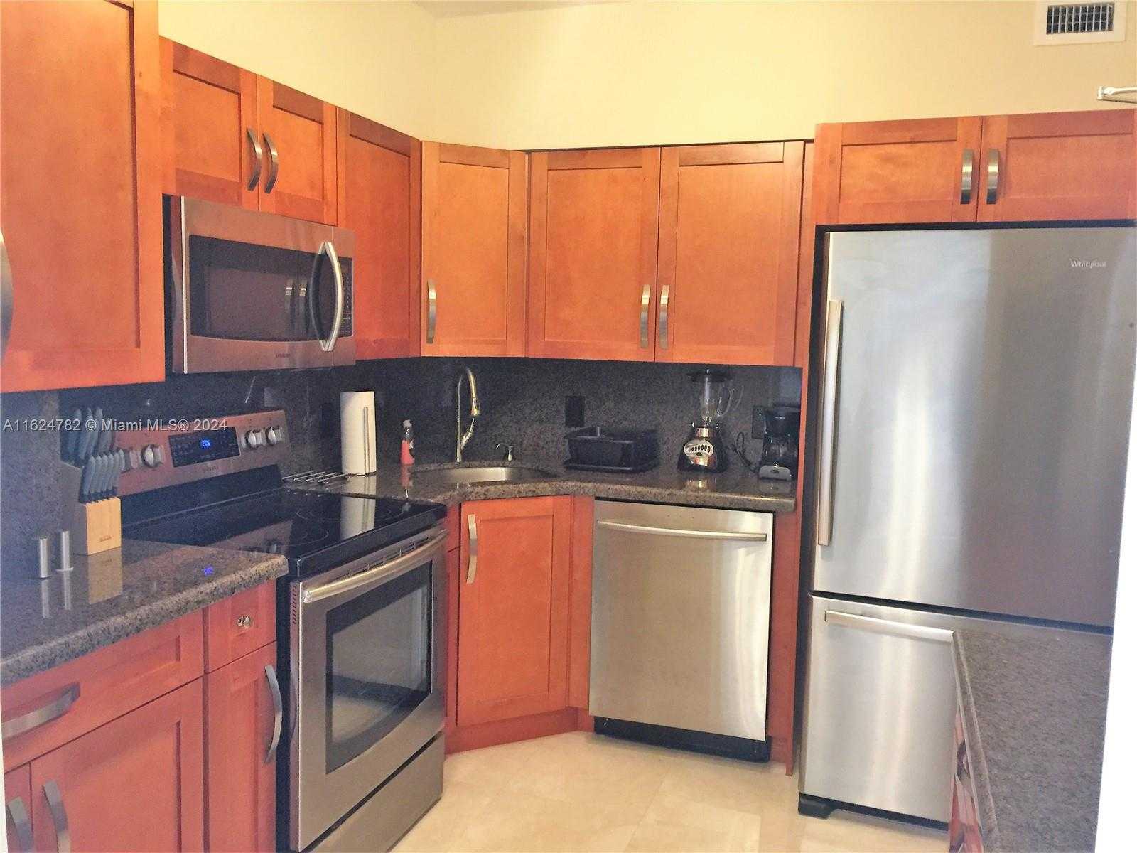 Small Image of 5161 COLLINS AVE #207, Miami Beach Number 3