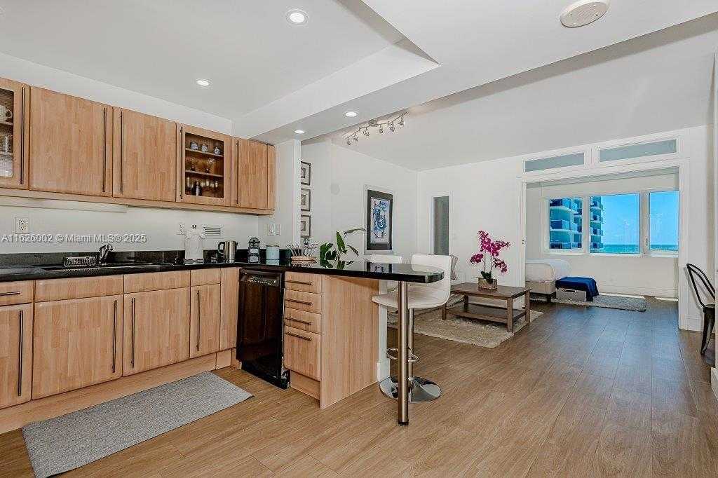 Small Image of 2301 COLLINS AVE #1242, Miami Beach Number 2