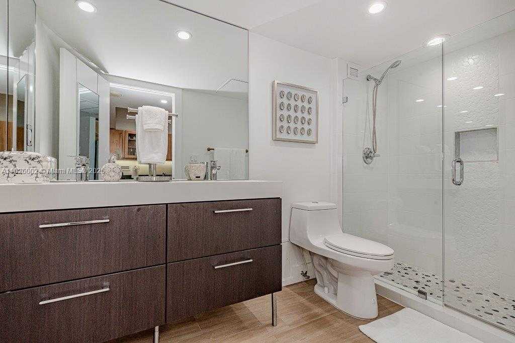 Small Image of 2301 COLLINS AVE #1242, Miami Beach Number 24