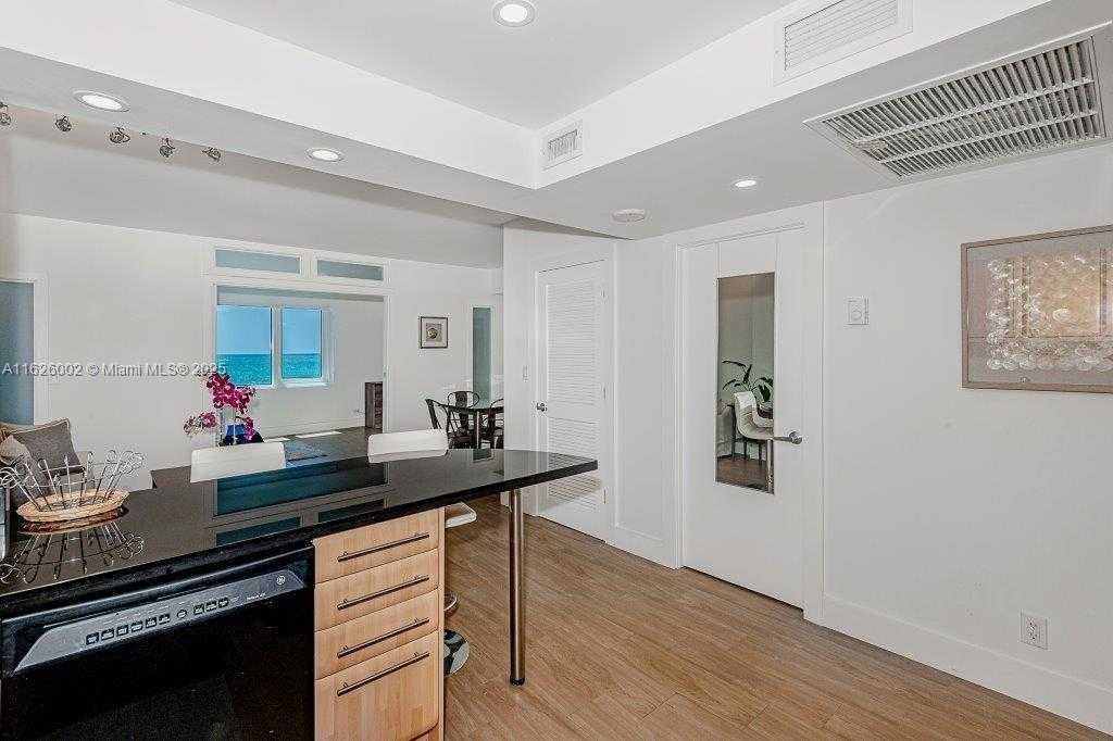 Small Image of 2301 COLLINS AVE #1242, Miami Beach Number 3