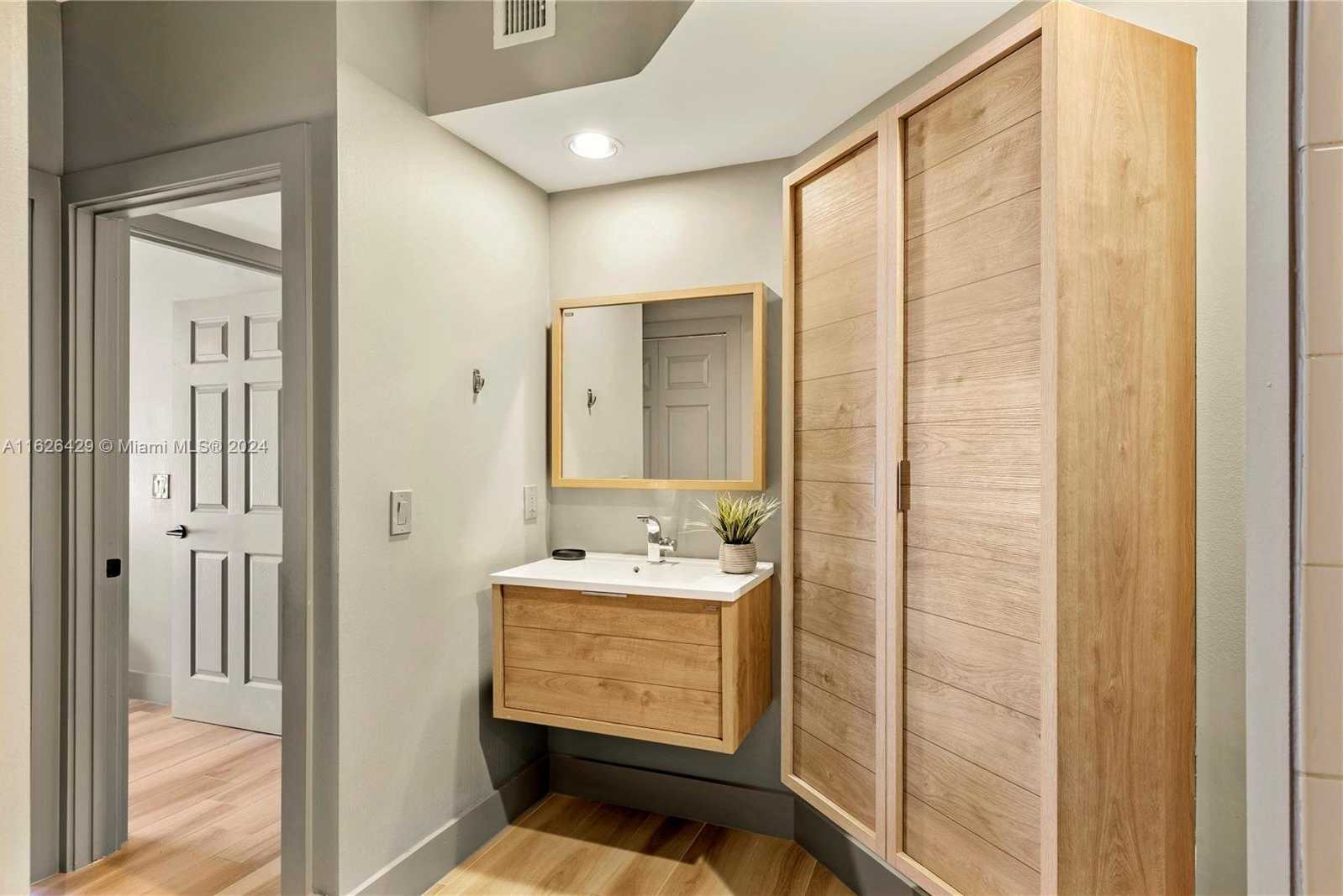 Small Image of 3145 NE 184th St, Aventura, FL 33160, USA Number 22