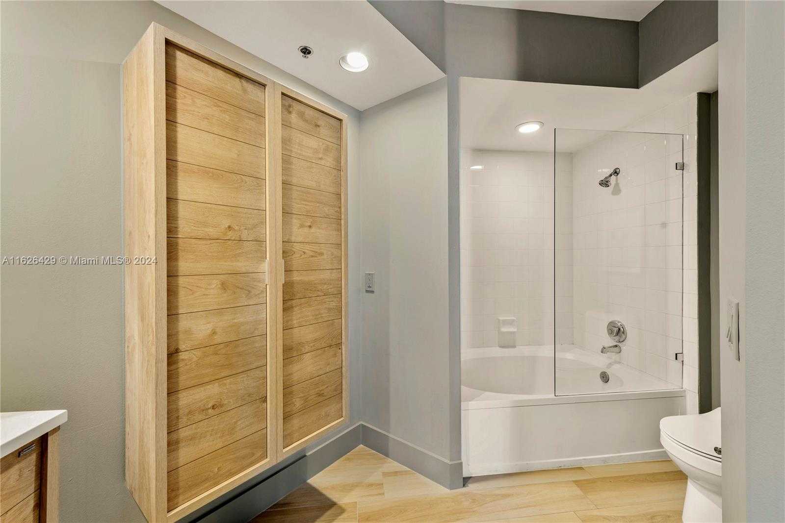 Small Image of 3145 NE 184th St, Aventura, FL 33160, USA Number 23