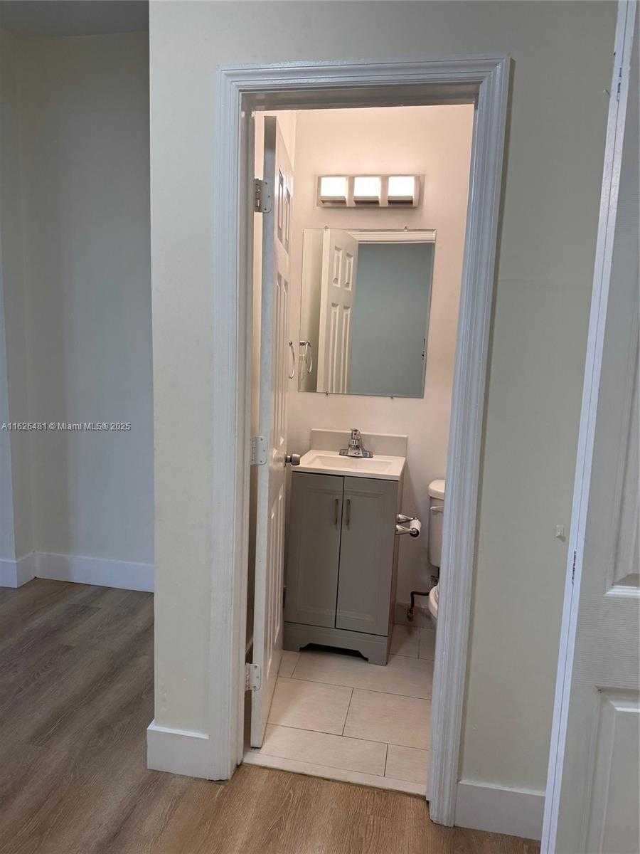 Small Image of 2000 MONROE ST #8, Hollywood Number 11