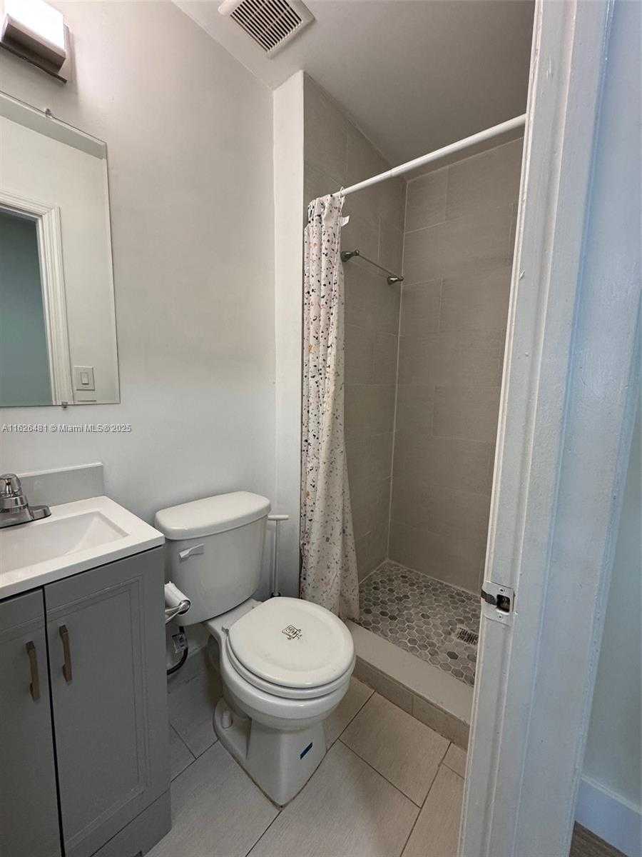 Small Image of 2000 MONROE ST #8, Hollywood Number 13