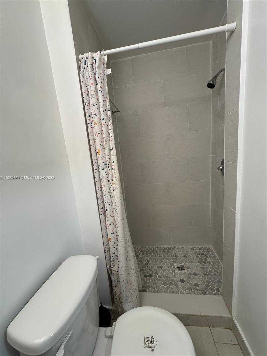 Small Image of 2000 MONROE ST #8, Hollywood Number 14