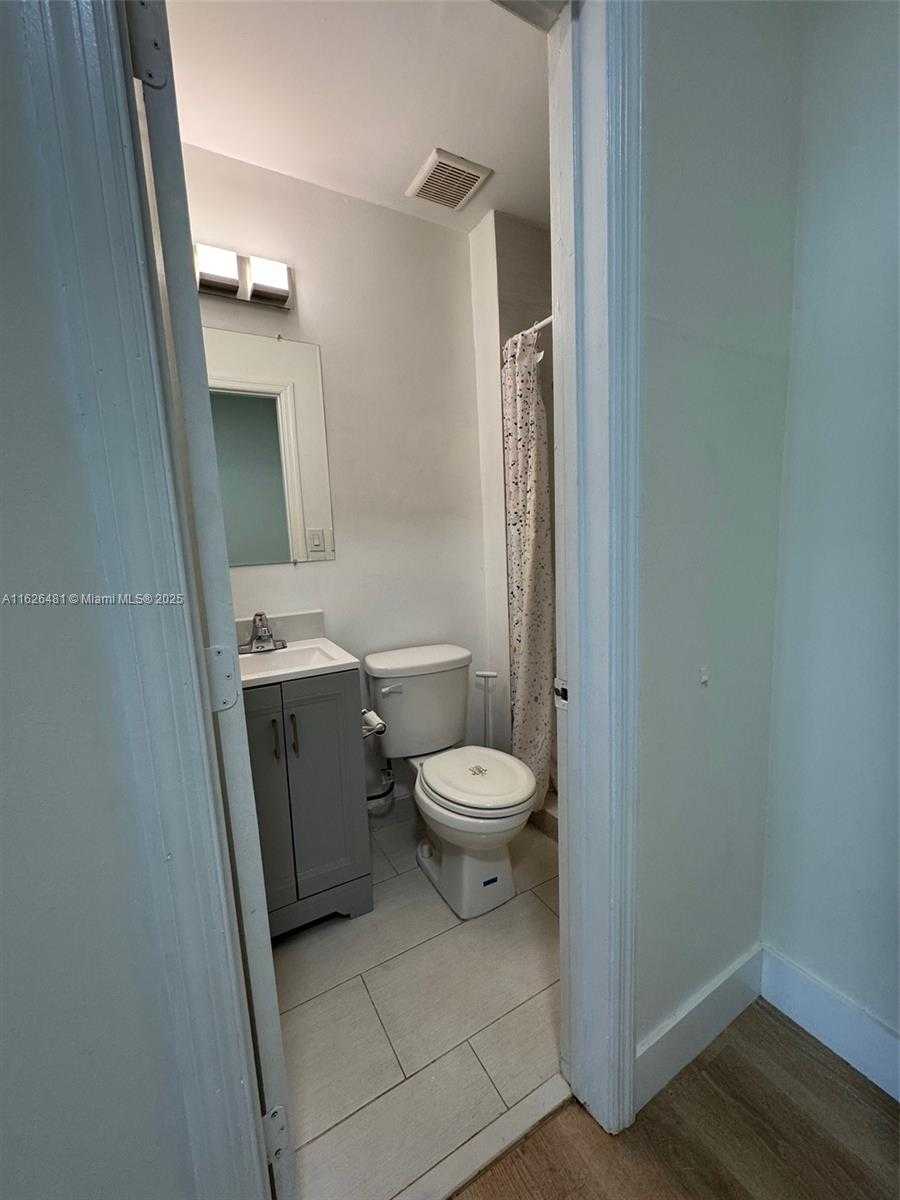 Small Image of 2000 MONROE ST #8, Hollywood Number 20