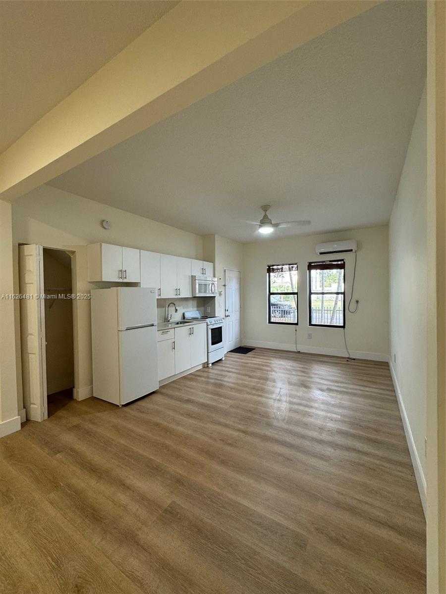Small Image of 2000 MONROE ST #8, Hollywood Number 4