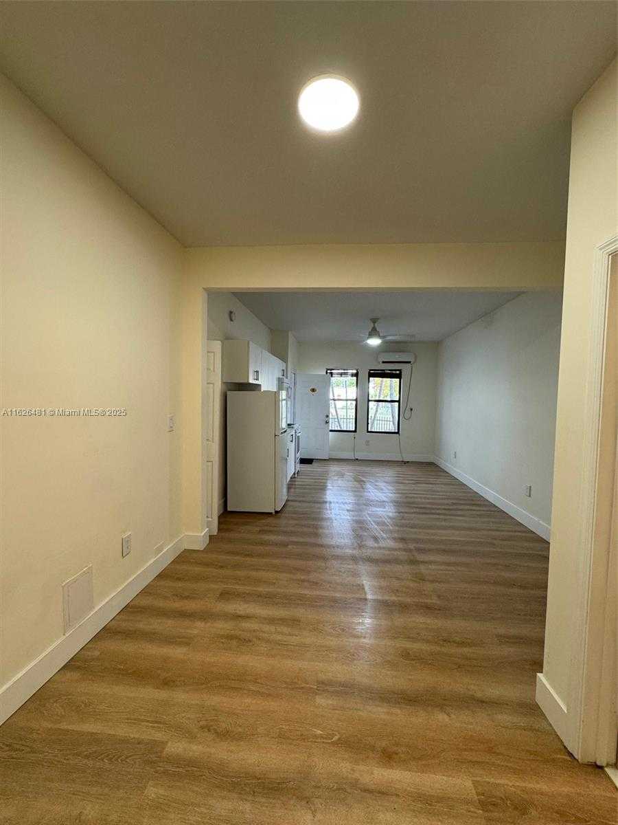 Small Image of 2000 MONROE ST #8, Hollywood Number 5