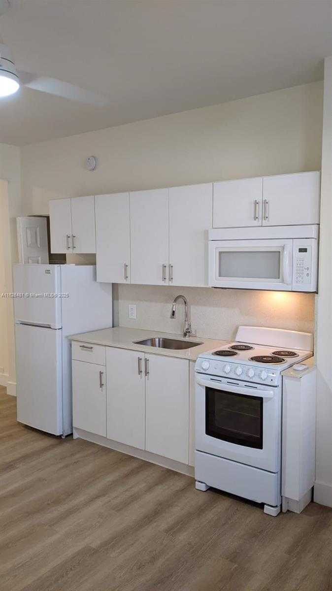 Small Image of 2000 MONROE ST #8, Hollywood Number 7