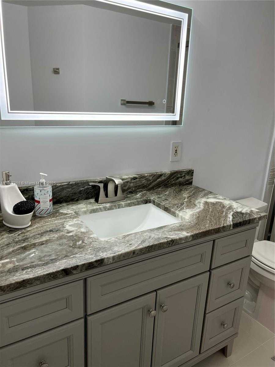 Small Image of 17100 NORTH BAY RD #1509, Sunny Isles Beach Number 13