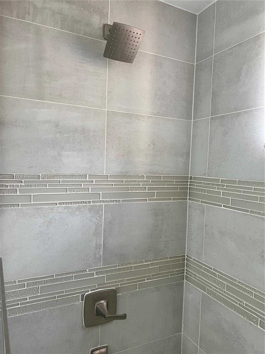 Small Image of 17100 NORTH BAY RD #1509, Sunny Isles Beach Number 14