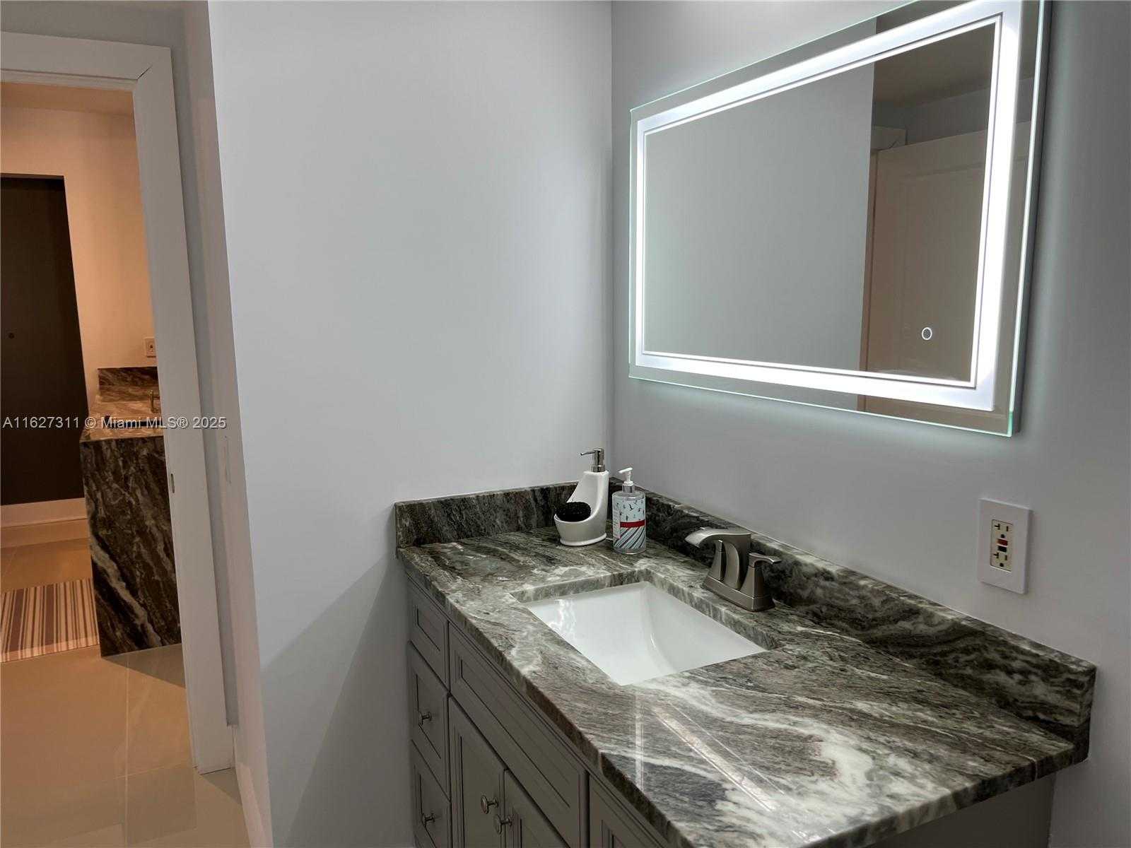 Small Image of 17100 NORTH BAY RD #1509, Sunny Isles Beach Number 16