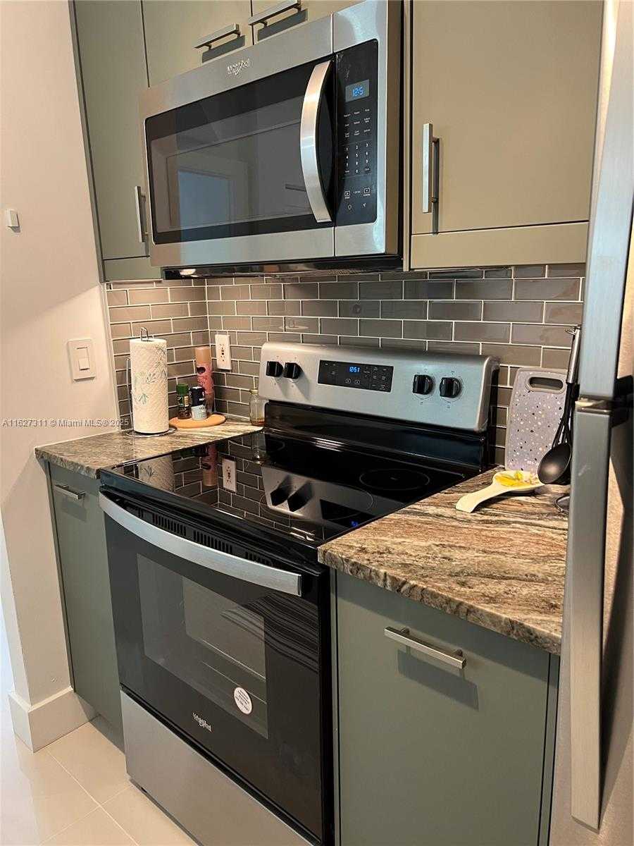 Small Image of 17100 NORTH BAY RD #1509, Sunny Isles Beach Number 7