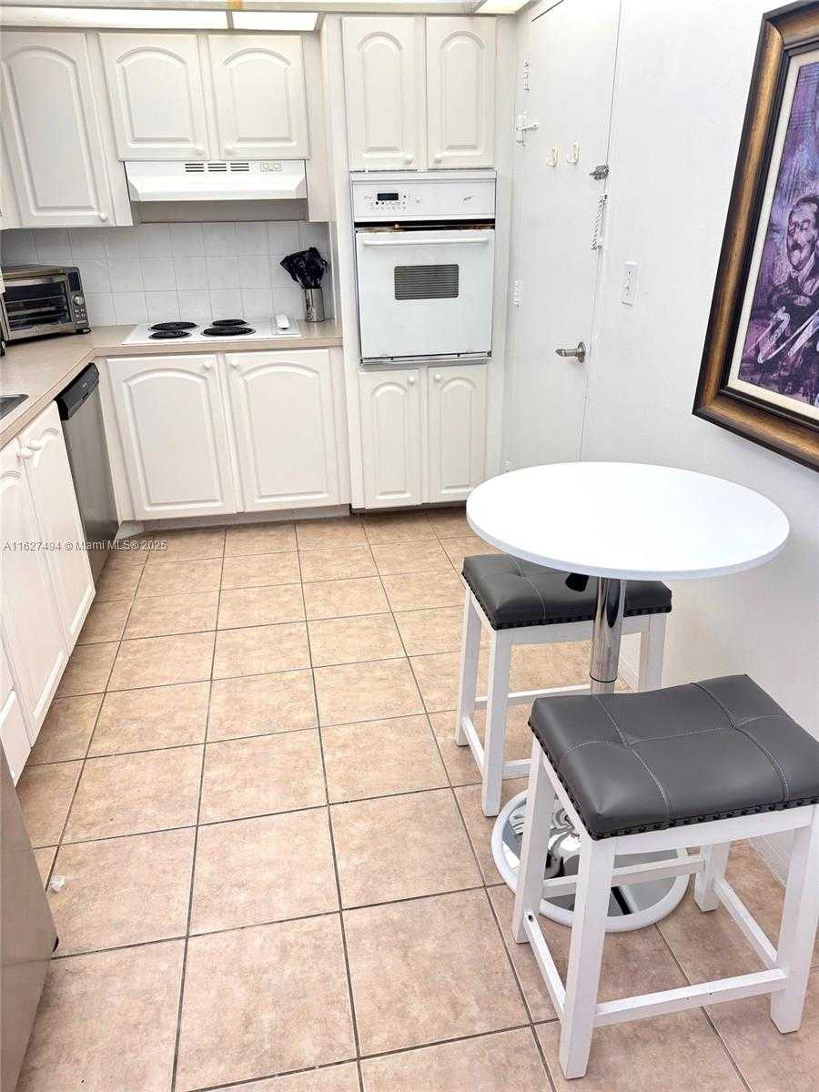 Small Image of 3801 OCEAN DR #10H, Hollywood Number 10