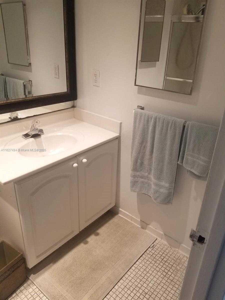 Small Image of 3801 OCEAN DR #10H, Hollywood Number 11