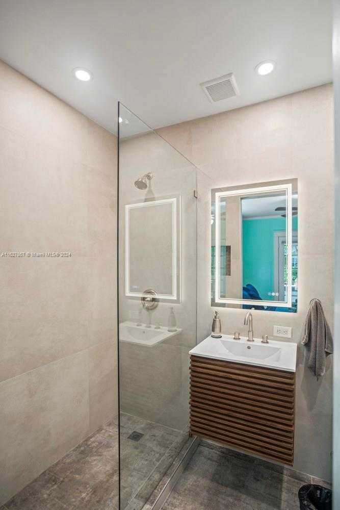 Small Image of 46 NE 43rd St, Miami, FL 33137, USA Number 33