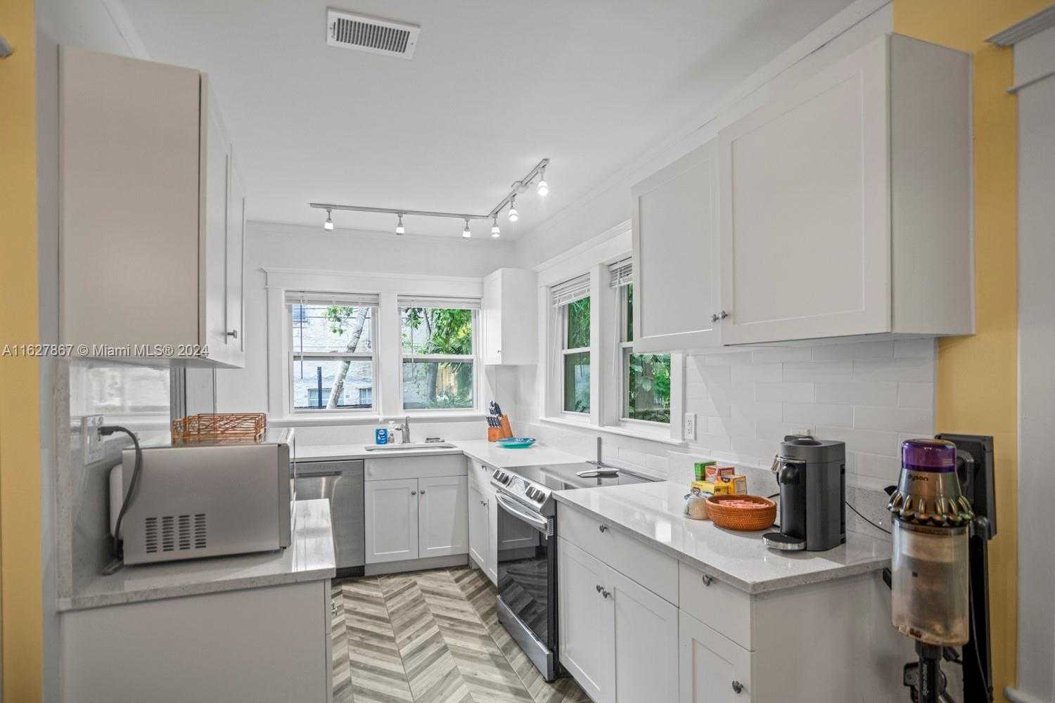 Small Image of 46 NE 43rd St, Miami, FL 33137, USA Number 9