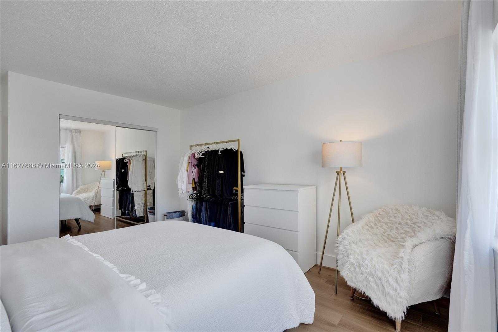 Small Image of 400 KINGS POINT DR #418, Sunny Isles Beach Number 10