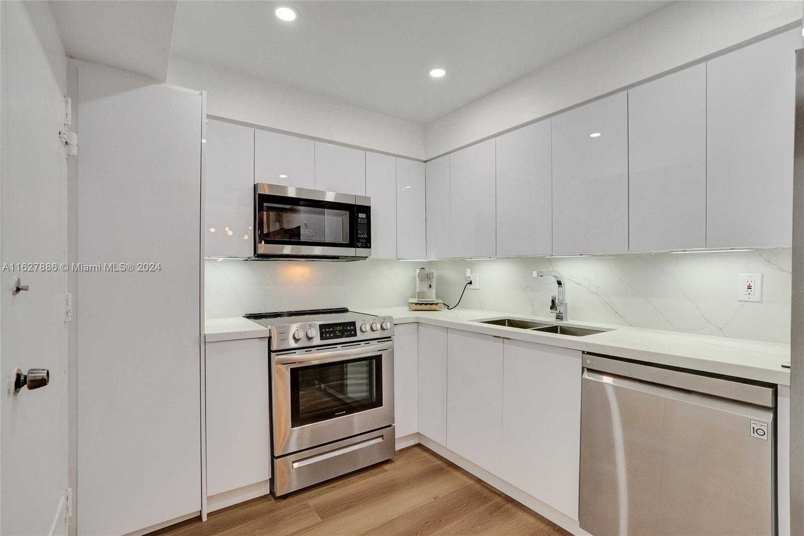 Small Image of 400 KINGS POINT DR #418, Sunny Isles Beach Number 5