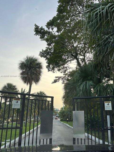 Small Image of 18041 BISCAYNE BLVD #1401, Aventura Number 34