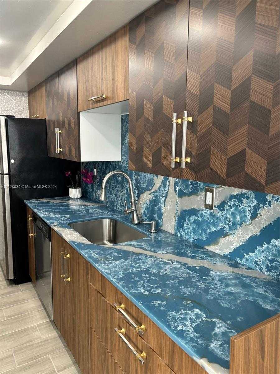 Small Image of 18041 BISCAYNE BLVD #1401, Aventura Number 9