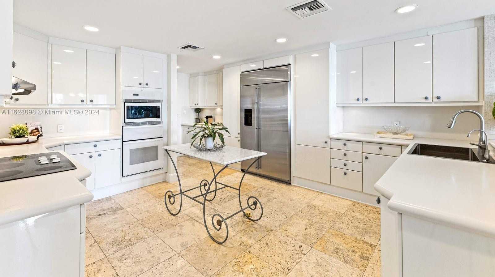 Small Image of 5221 FISHER ISLAND DR #5221, Miami Beach Number 14