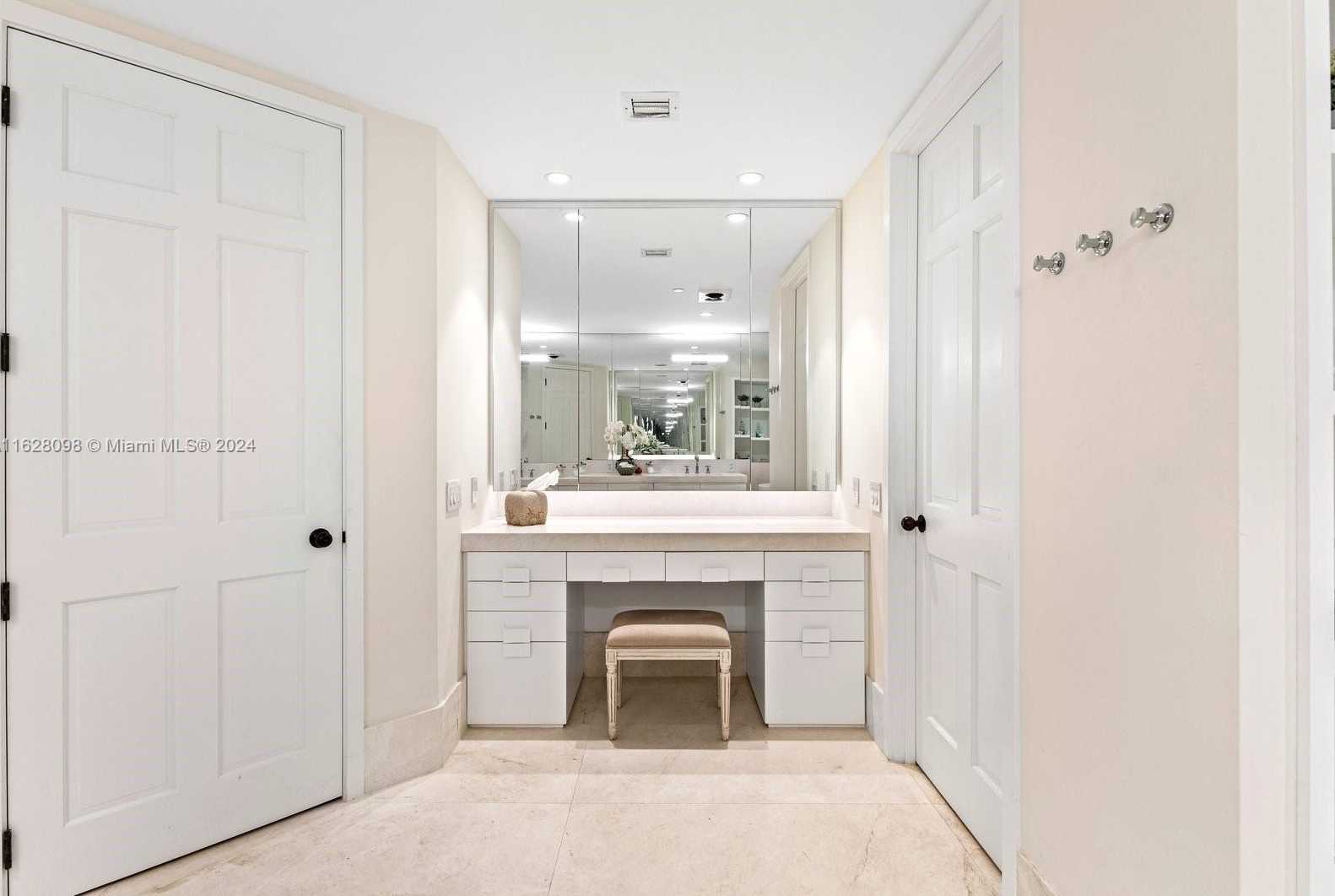 Small Image of 5221 FISHER ISLAND DR #5221, Miami Beach Number 27