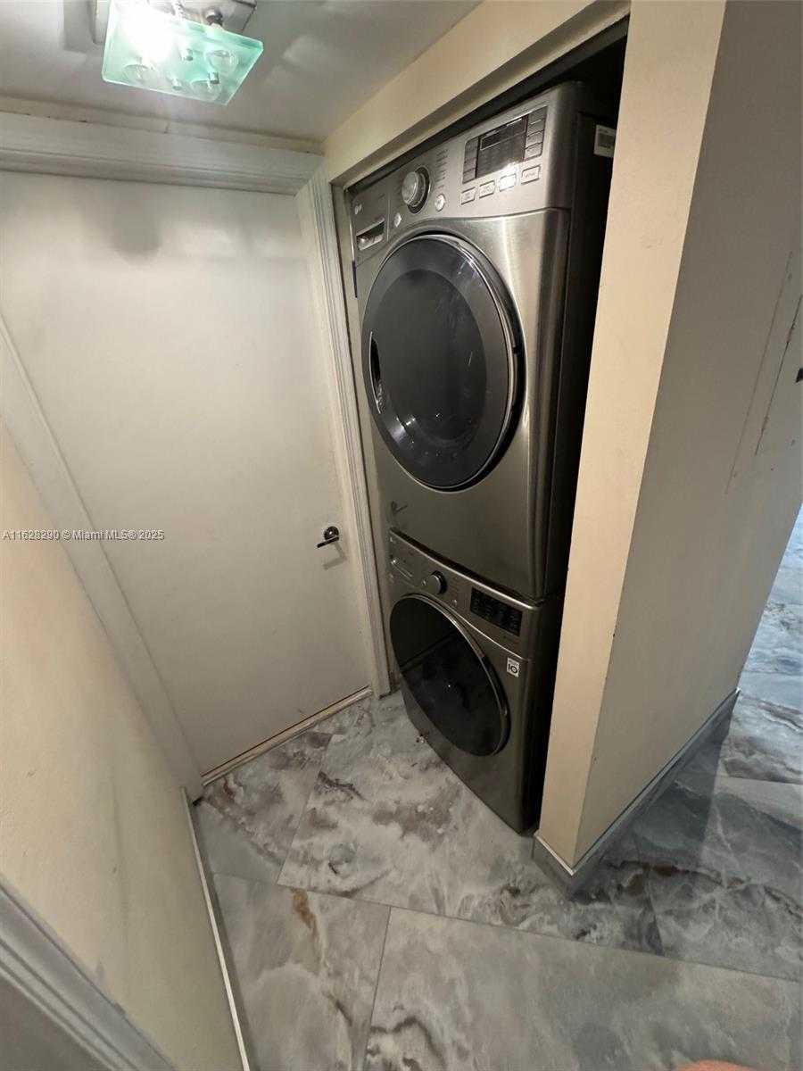 Small Image of 6767 COLLINS AVE #1509, Miami Beach Number 16