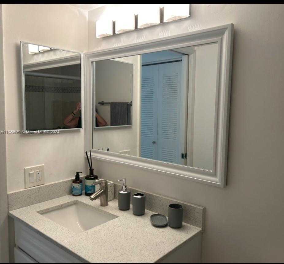 Small Image of 19999 EAST COUNTRY CLUB DR #1501, Aventura Number 16