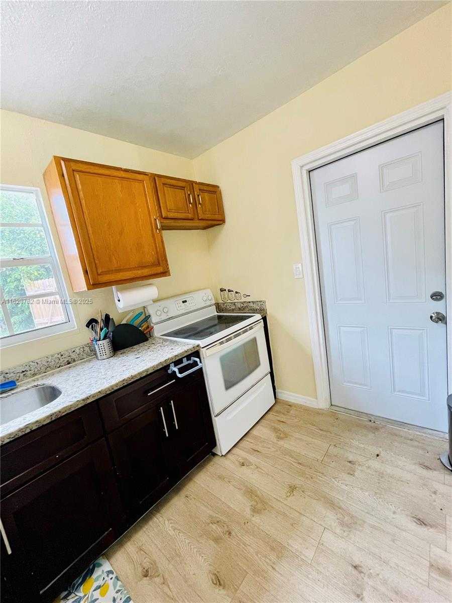 Small Image of 2720 NORTH WEST 29TH ST #2720, Miami Number 12