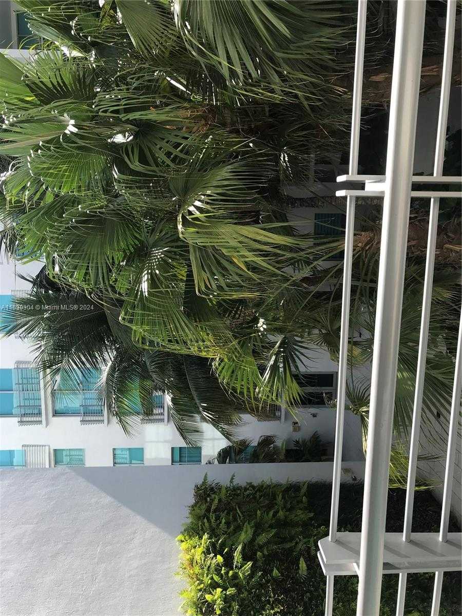 Small Image of 110 WASHINGTON AVE #1614, Miami Beach Number 2